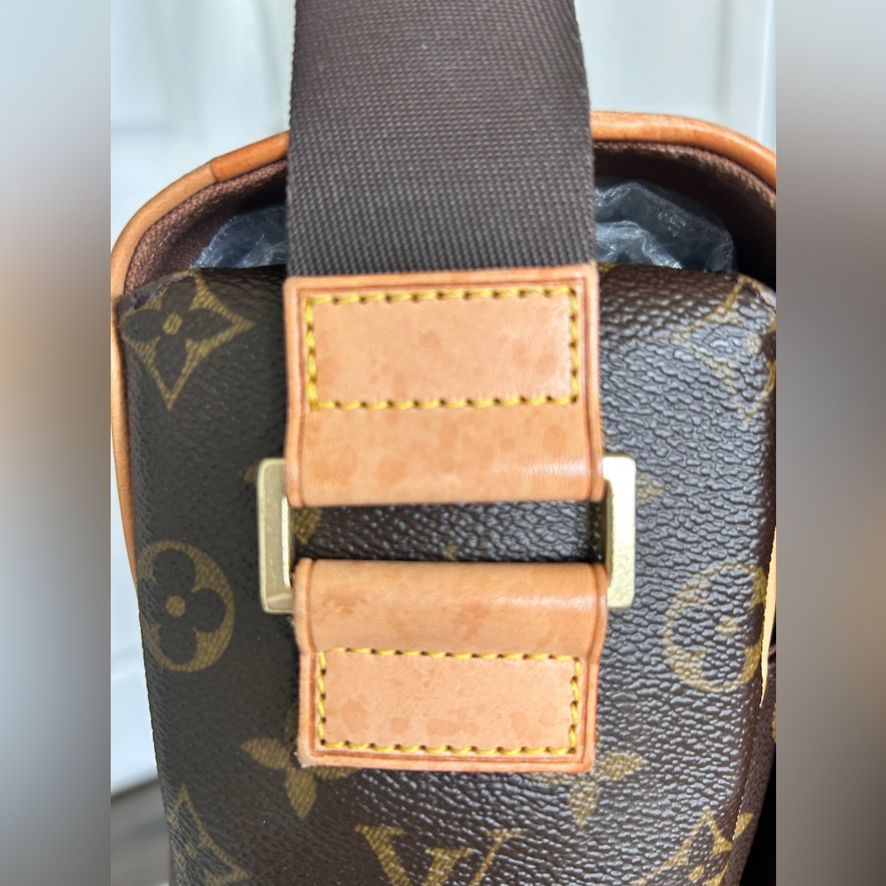 Authentic Louis Vuitton Abbesses Monogram Messenger Bag - Picture 10 of 11